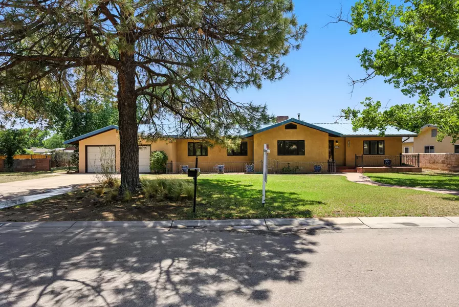 934 Fairway RD NW, Albuquerque, NM 87107