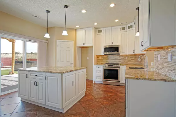 Rio Rancho, NM 87124,144 PASEO VISTA LOOP NE