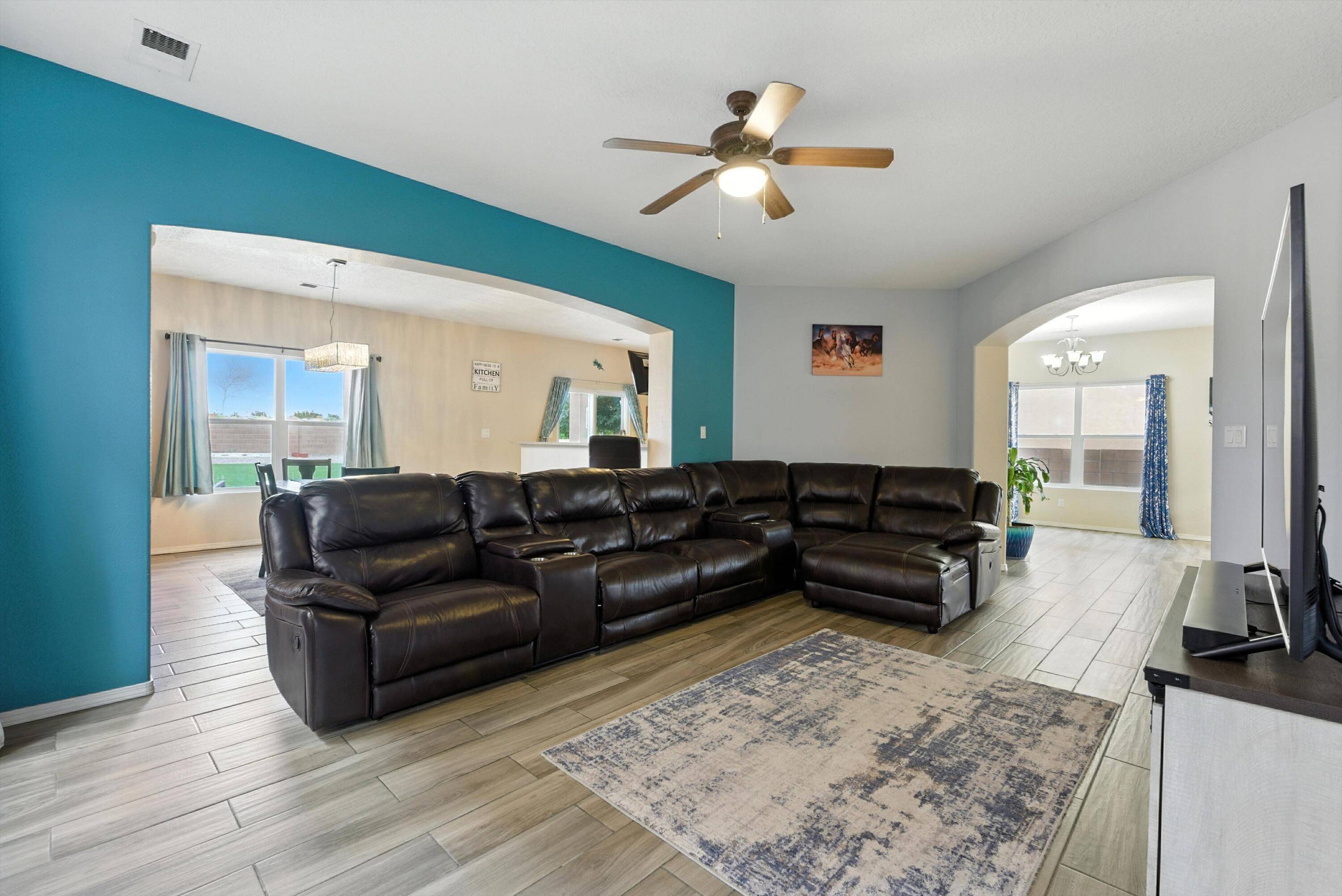Rio Rancho, NM 87144,3356 COCHITI ST NE