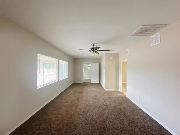 Los Ranchos, NM 87107,213 GREEN VALLEY RD NW