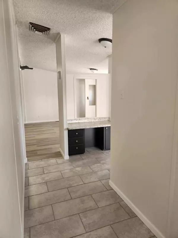 Albuquerque, NM 87105,1630 Evergreen DR SW