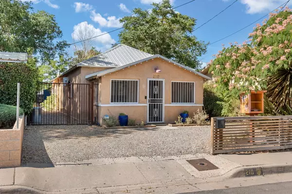210 GARFIELD AVE SE, Albuquerque, NM 87102