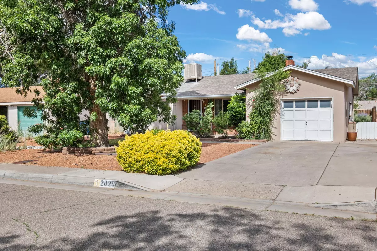 Albuquerque, NM 87110,2829 PALOMAS DR NE