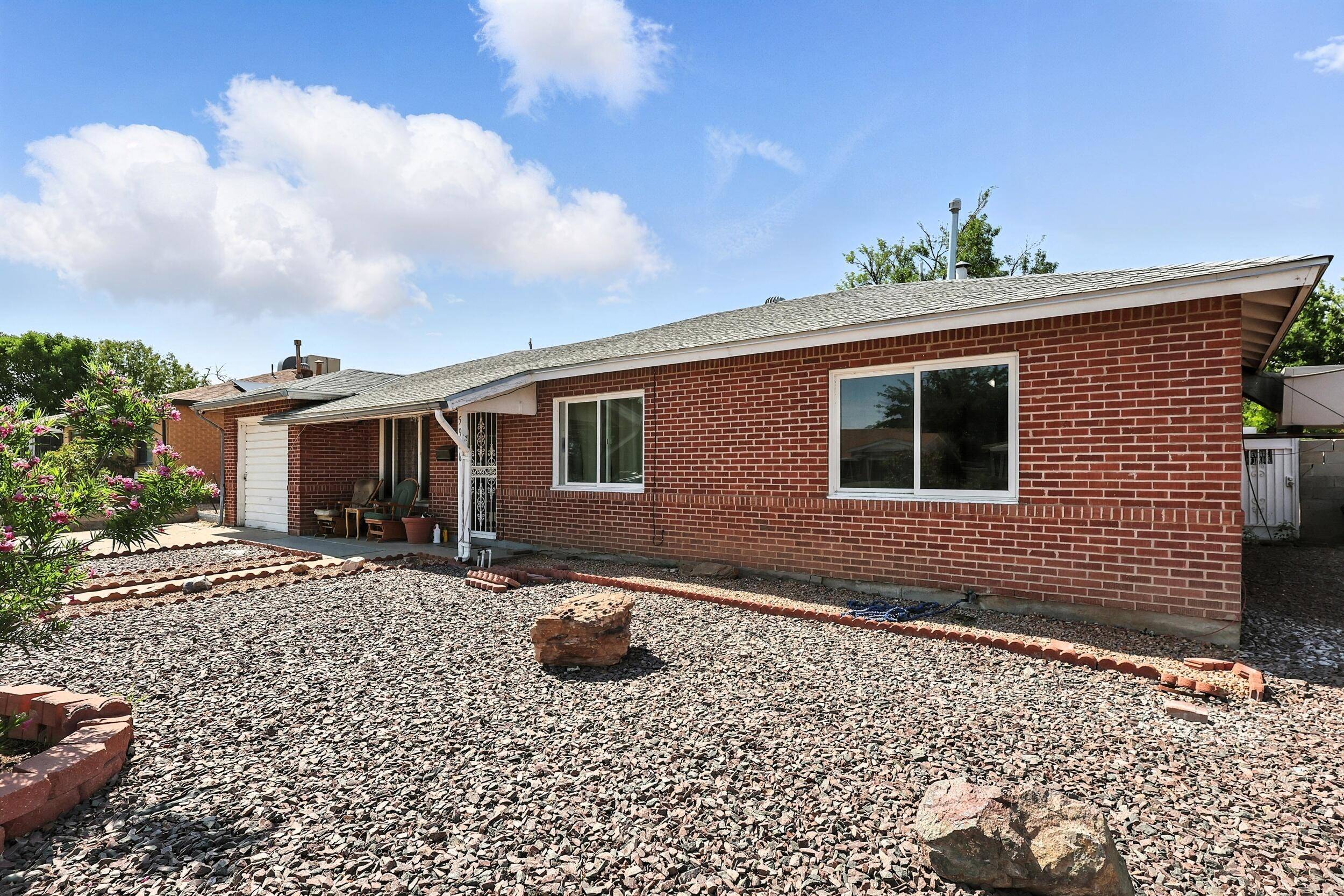Albuquerque, NM 87110,5906 HANNETT AVE NE