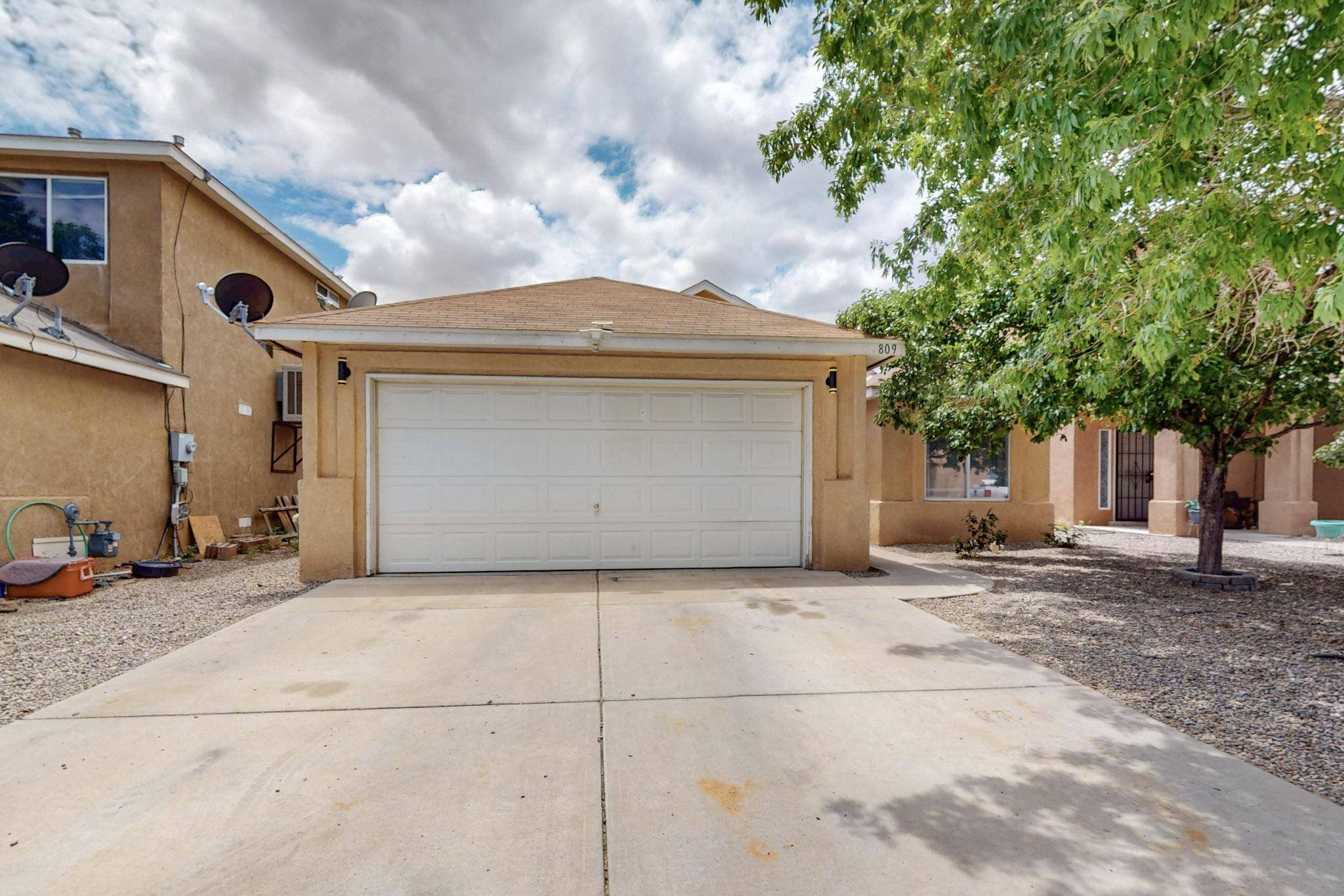 Albuquerque, NM 87121,809 Corel Dr DR SW