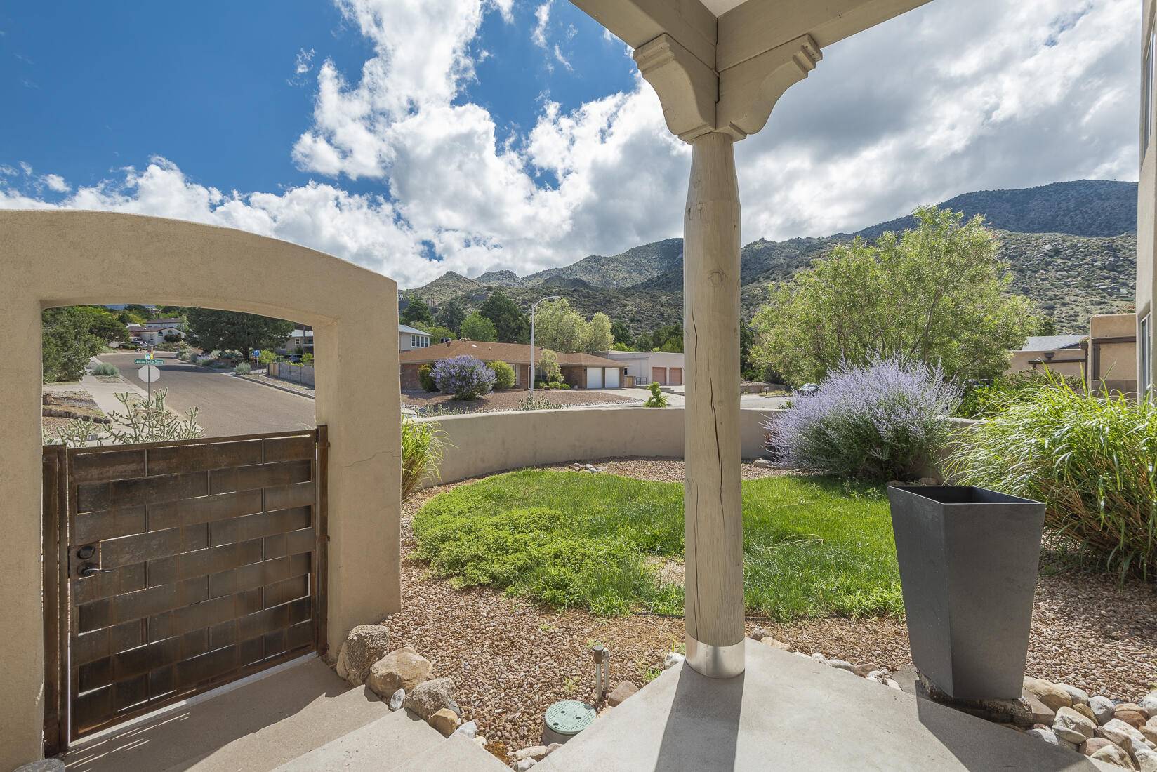 Albuquerque, NM 87111,4013 Camino De La Sierra NE