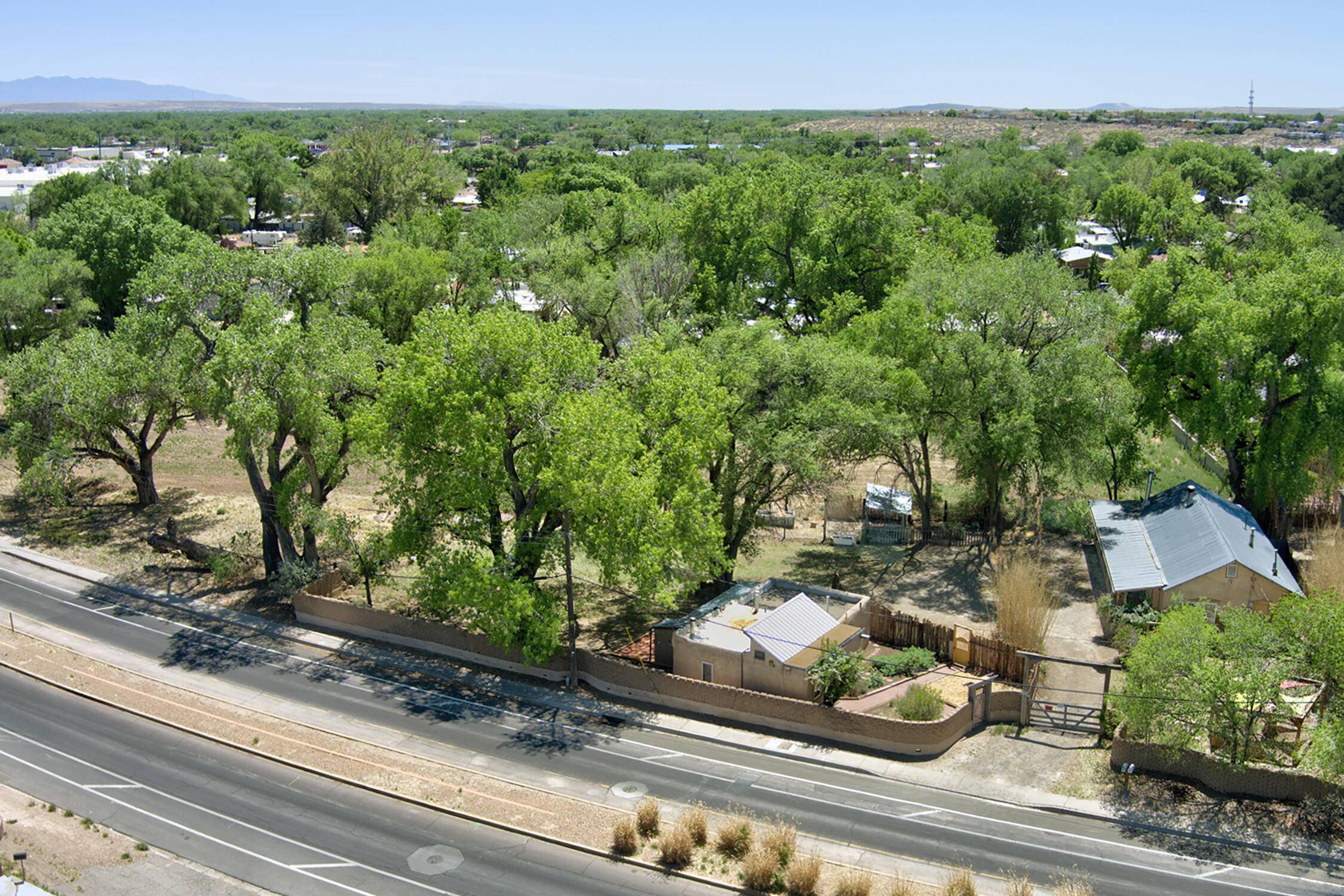 545 Atrisco DR NW, Albuquerque, NM 87105