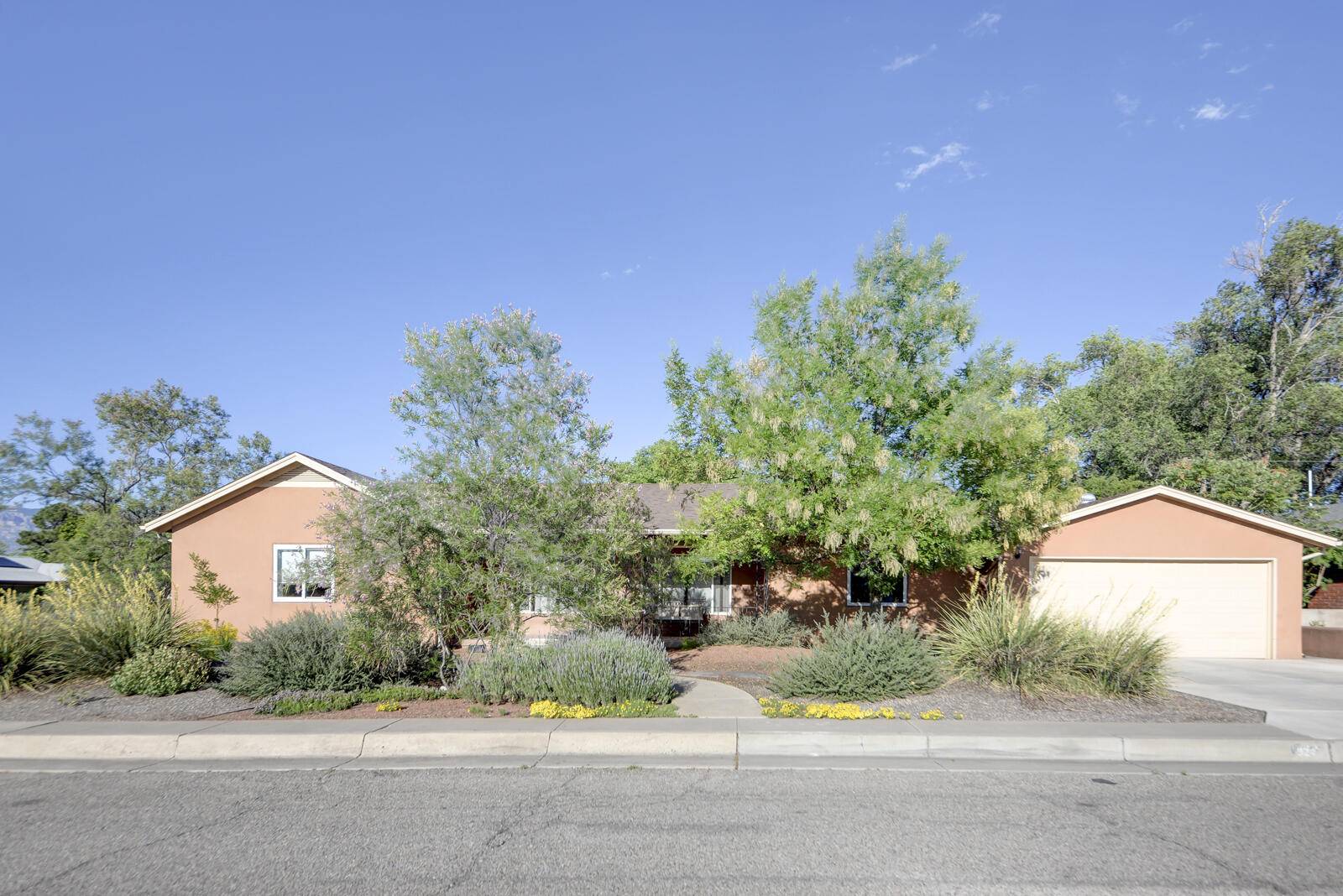 Albuquerque, NM 87110,924 HERMOSA DR NE