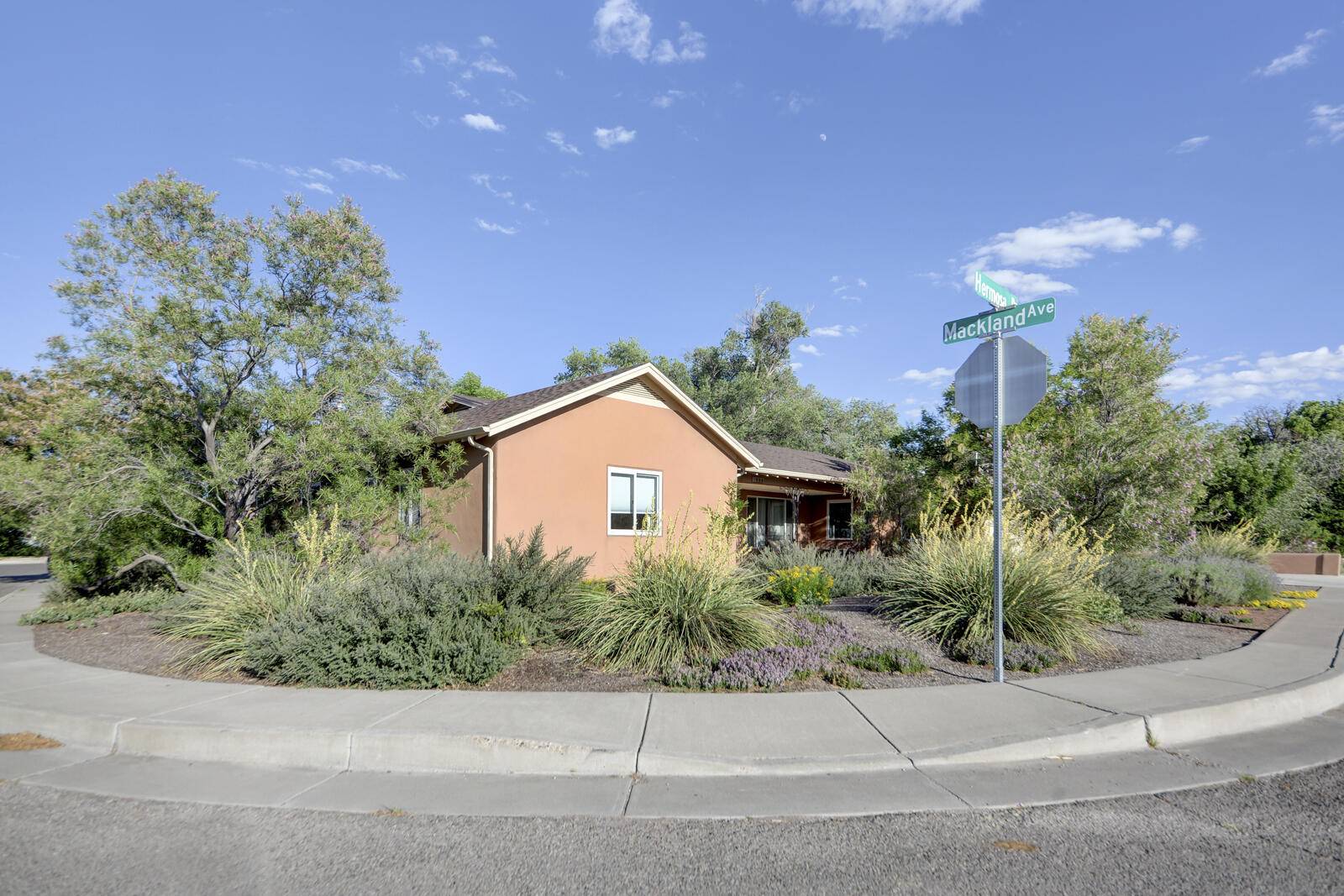 Albuquerque, NM 87110,924 HERMOSA DR NE