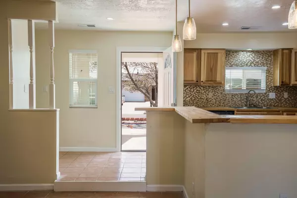 Rio Rancho, NM 87124,613 Wagon Train Drive SE DR SE