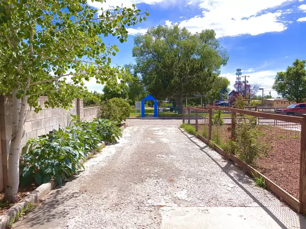 Santa Fe, NM 87505,1455 Laguna ST