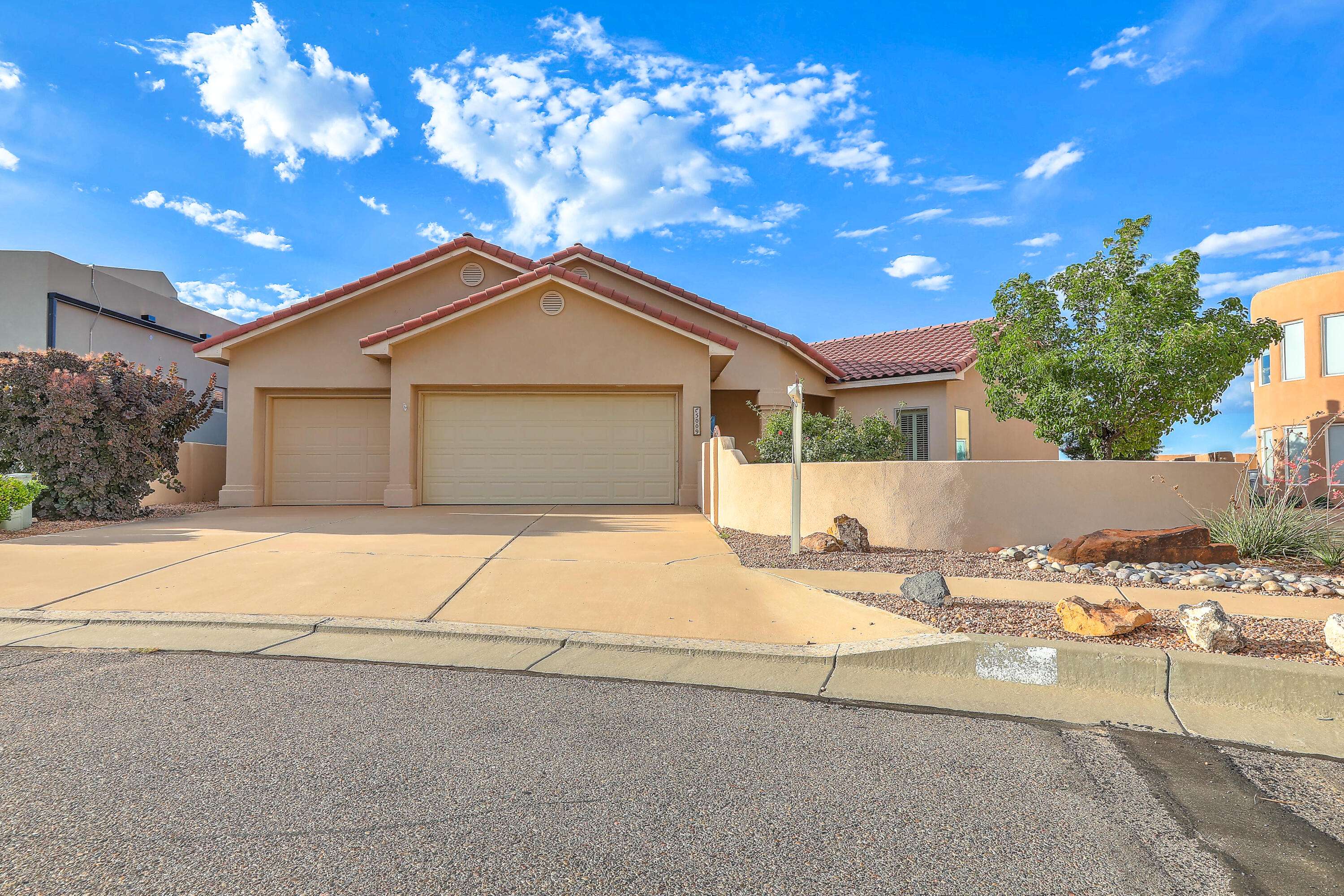 5009 MIDNIGHT VISTA AVE NW, Albuquerque, NM 87114