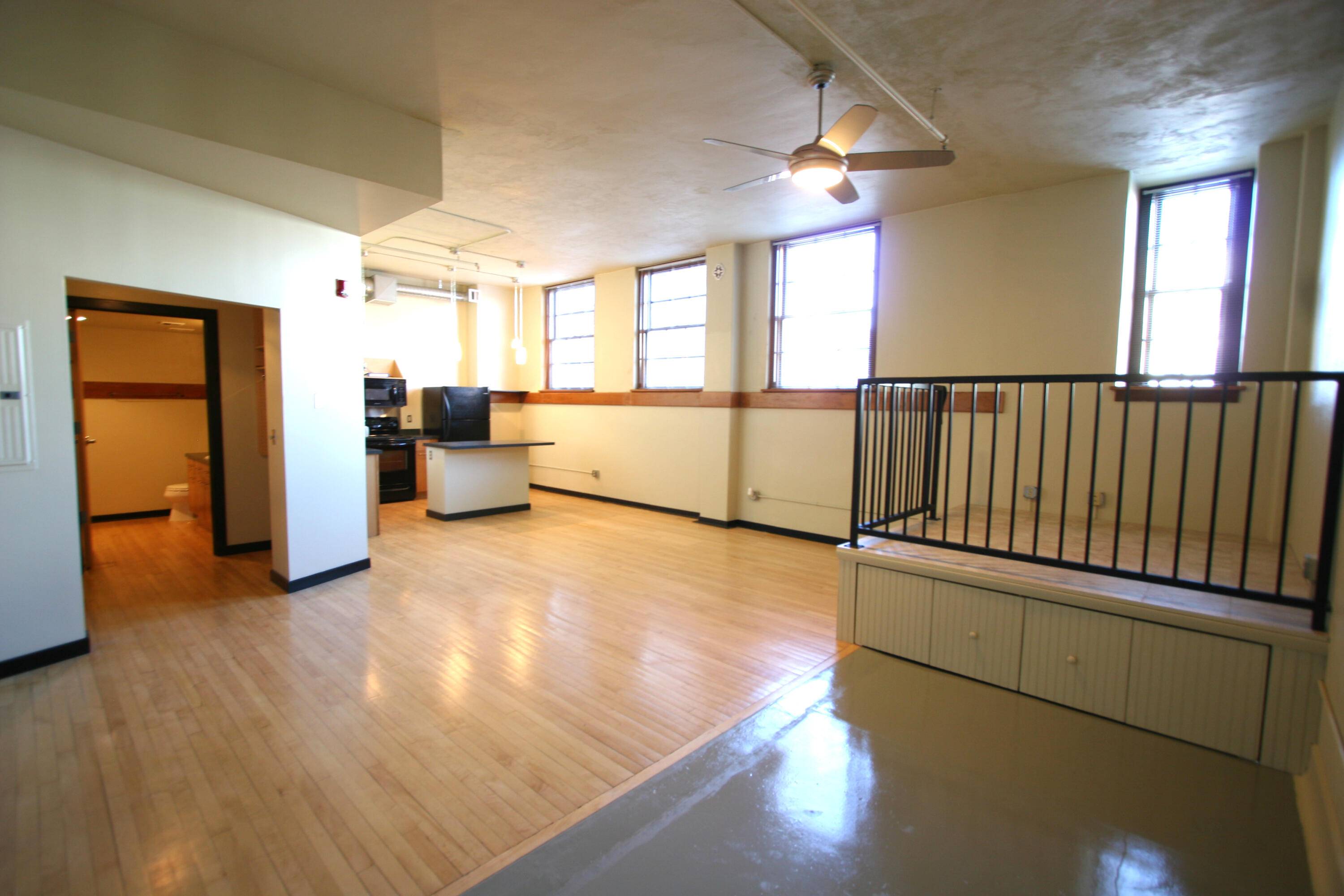 Albuquerque, NM 87102,300 TIJERAS AVE NE #211