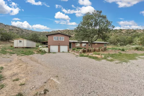 Tijeras, NM 87059,145 RINCON LOOP RD