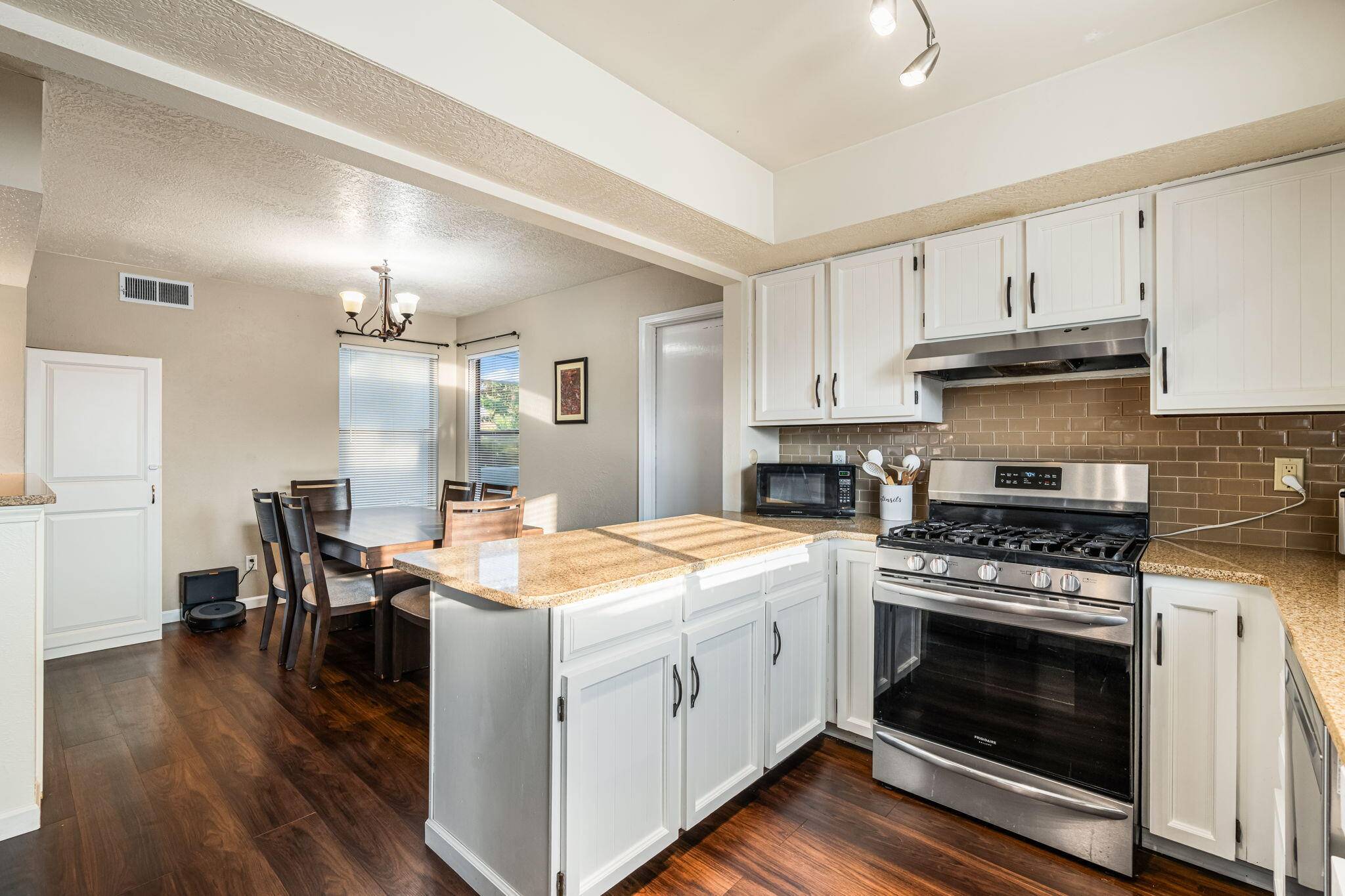 Albuquerque, NM 87109,7820 PIONEER TRL NE