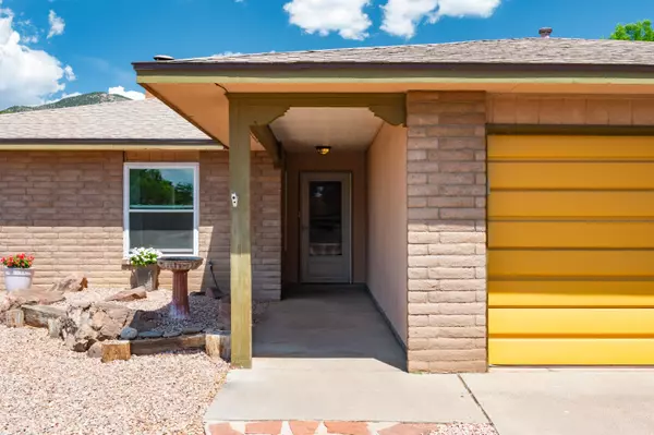 Albuquerque, NM 87112,2712 LA CHARLES DR NE