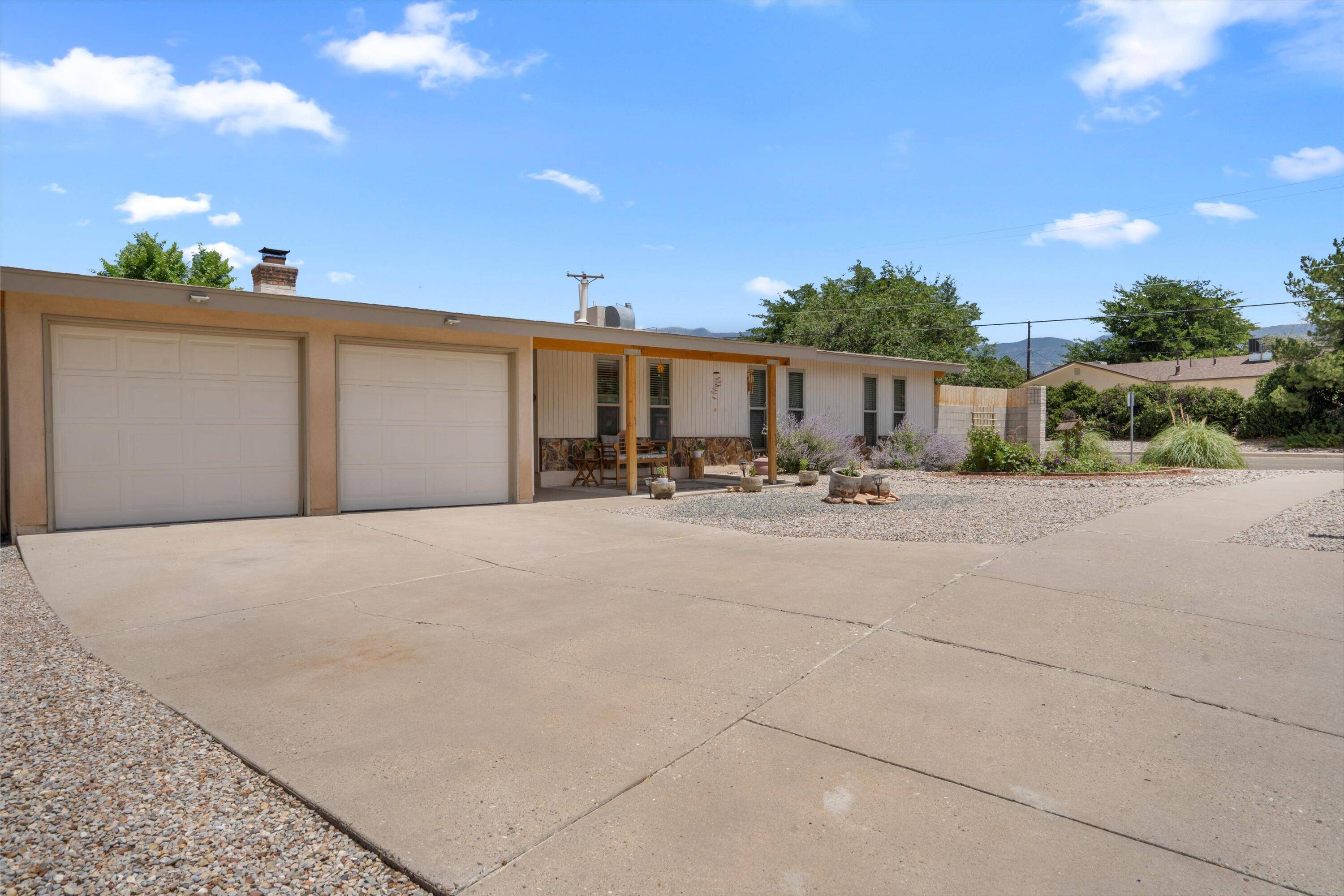 Albuquerque, NM 87111,10343 KAREN AVE NE