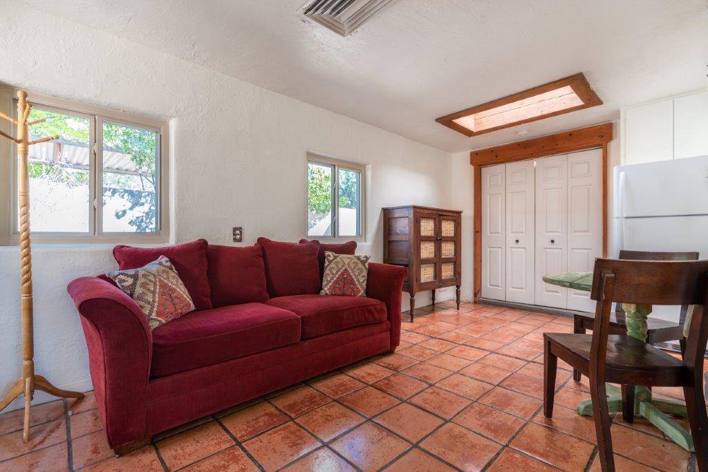 Albuquerque, NM 87106,3506 Kathryn AVE SE