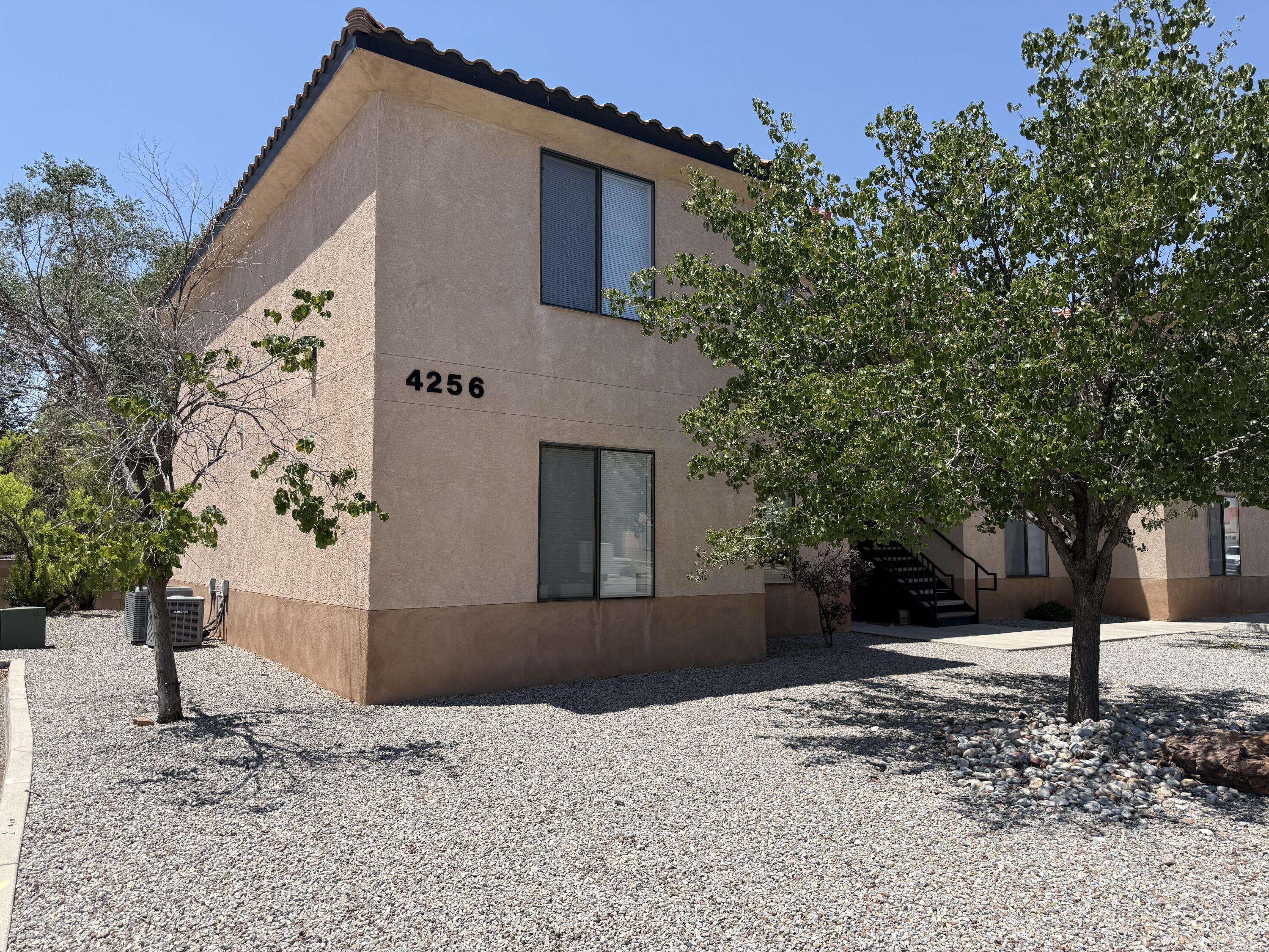 4256 Sabana LOOP SE #B, Rio Rancho, NM 87124