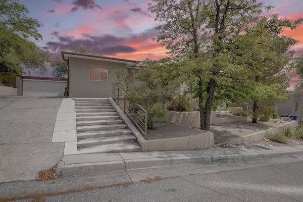 Albuquerque, NM 87106,418 SPRUCE ST NE