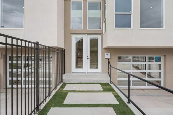 Albuquerque, NM 87102,237 Stover AVE SW