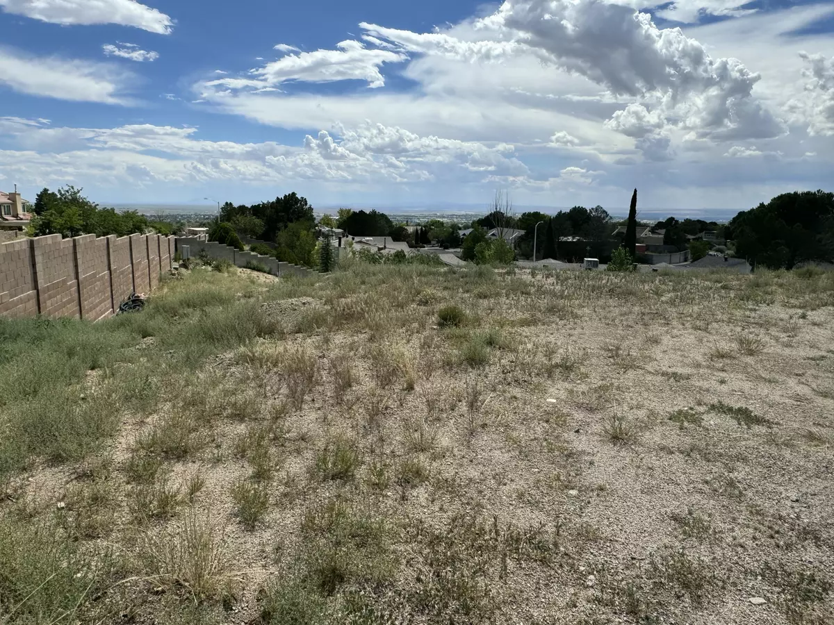 Albuquerque, NM 87112,13901 Lomas BLVD NE #20-A-5
