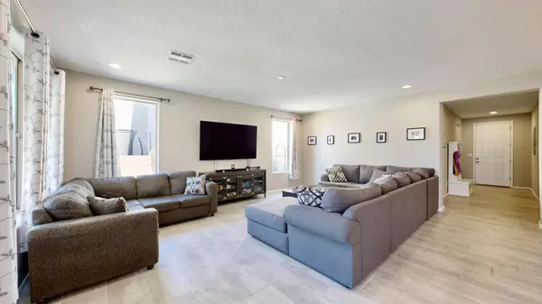 Albuquerque, NM 87106,6105 WYETH DR SE