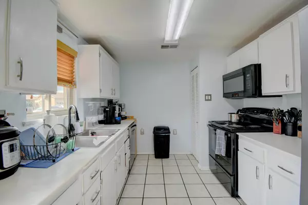 Albuquerque, NM 87112,1020 BETTS ST NE