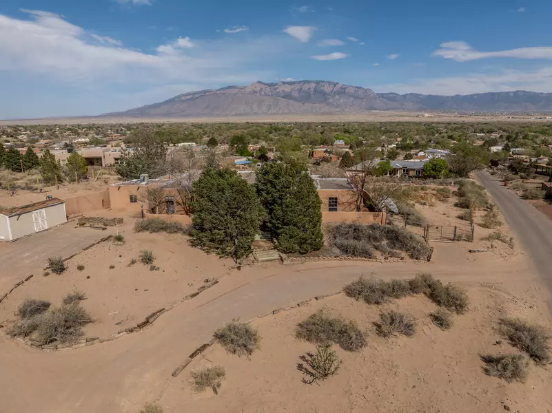 360 RECLINING ACRES RD, Corrales, NM 87048