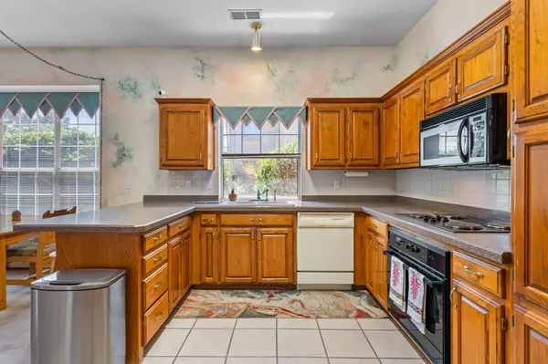 Albuquerque, NM 87120,5016 SUMMERSVILLE DR NW