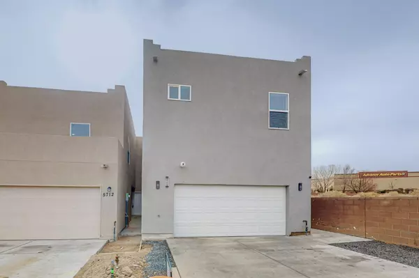 Albuquerque, NM 87114,5714 PINNACLE PEAK CT NW