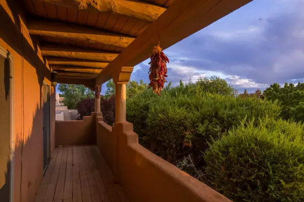 Albuquerque, NM 87110,4304 VIA DE LUNA NE