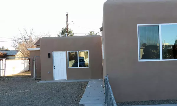 902 PALO DURO AVE NW, Albuquerque, NM 87107