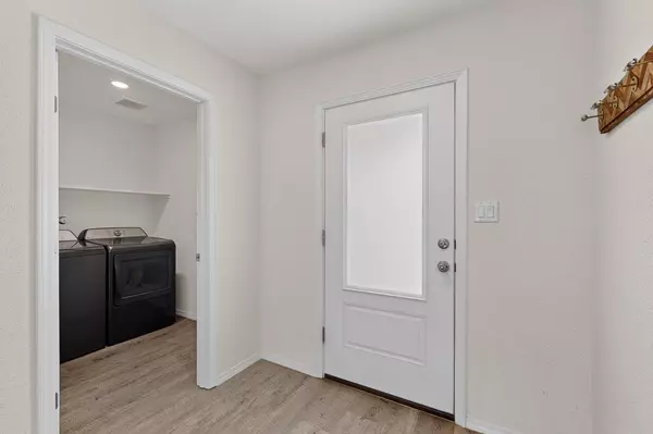 Los Lunas, NM 87031,3892 HERNANDEZ ST SW