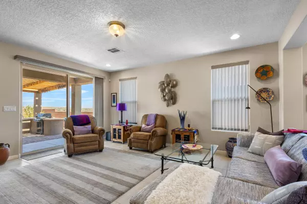 Rio Rancho, NM 87144,3062 SHANNON LN NE