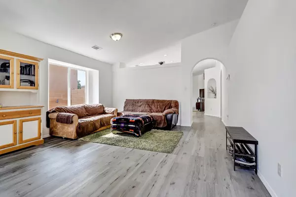 Los Lunas, NM 87031,2981 DESERT SAGE AVE SW