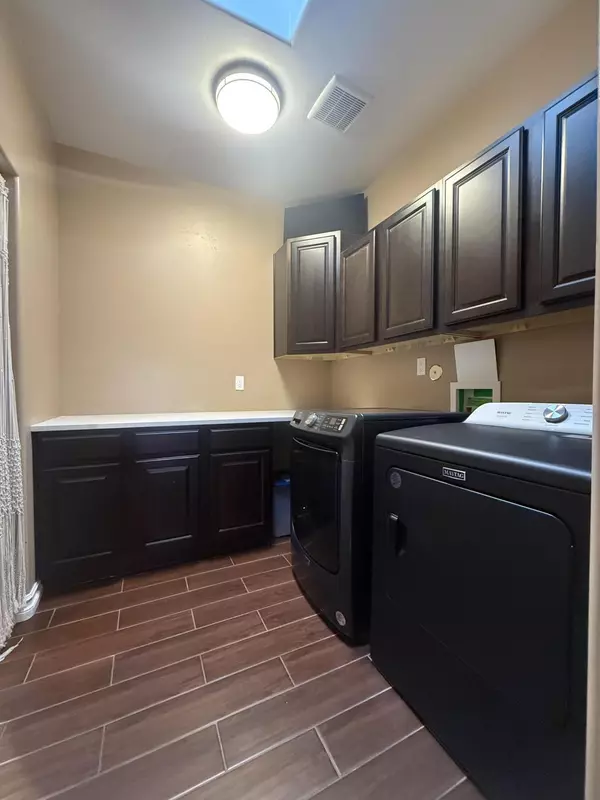 Albuquerque, NM 87114,5924 ERMEMIN AVE NW