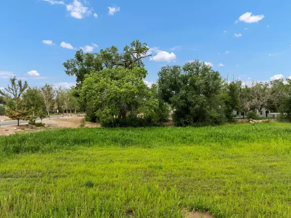 Los Ranchos, NM 87107,1001 COTTONWOOD DR NW