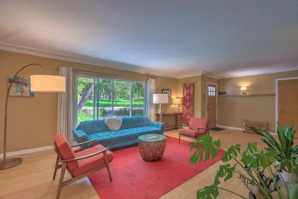 Albuquerque, NM 87106,707 RICHMOND DR SE