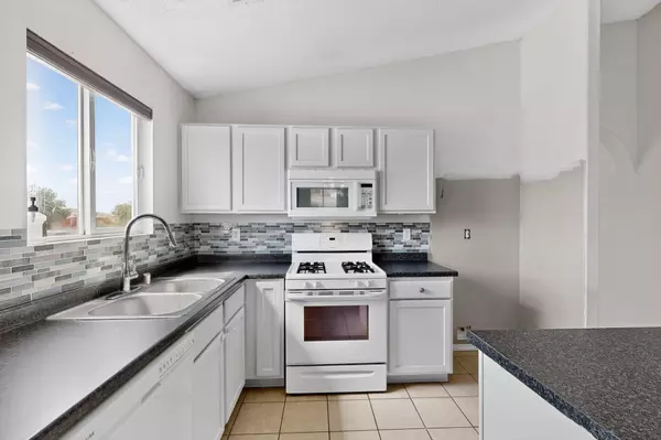 Los Lunas, NM 87031,108 AVENIDA JARDIN