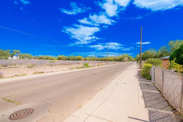 Los Lunas, NM 87031,344 LOS LENTES RD SE