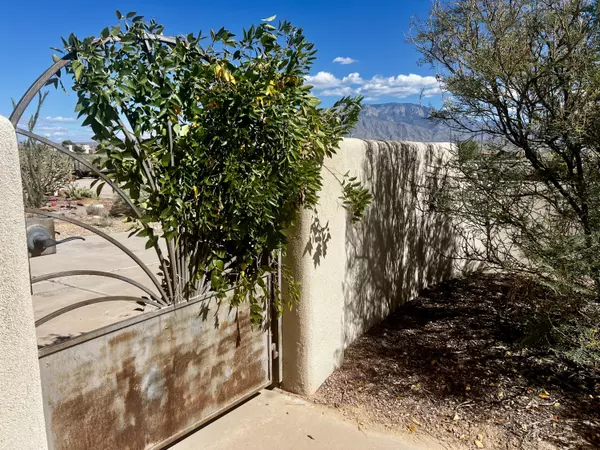 Rio Rancho, NM 87144,525 MONTERREY RD NE