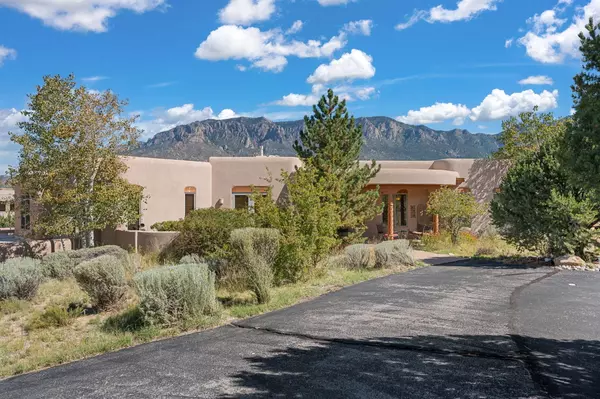 Albuquerque, NM 87111,13723 APACHE PLUME PL NE