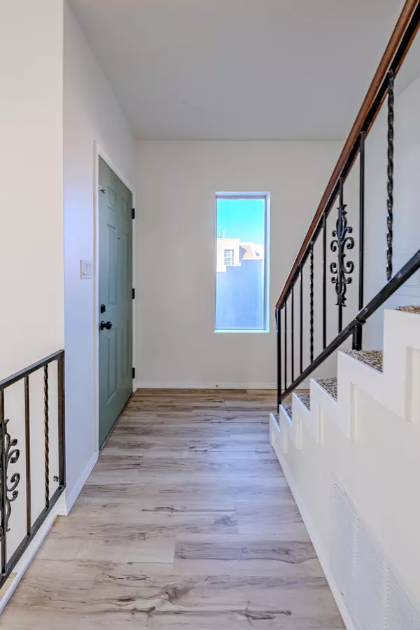 Albuquerque, NM 87123,912 KNOX CT NE