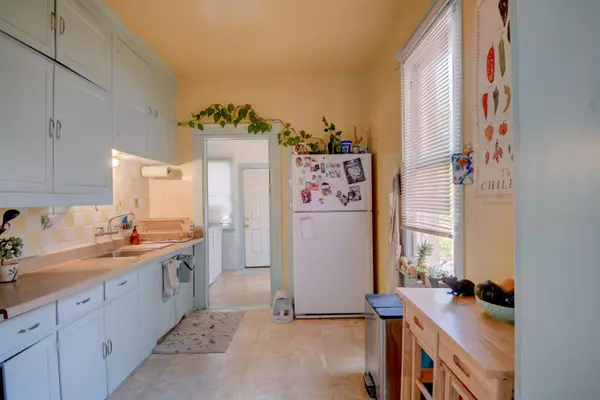 Albuquerque, NM 87106,215 MAPLE ST NE