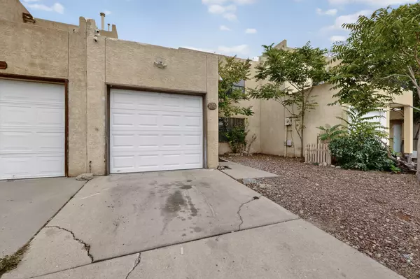 Albuquerque, NM 87108,220 Shawnee CT SE