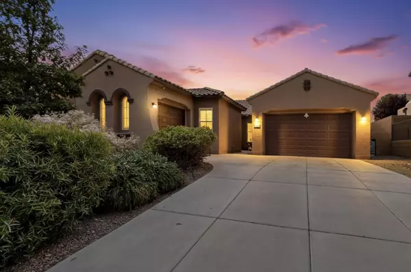 27 Vista Larga PL NE, Rio Rancho, NM 87124