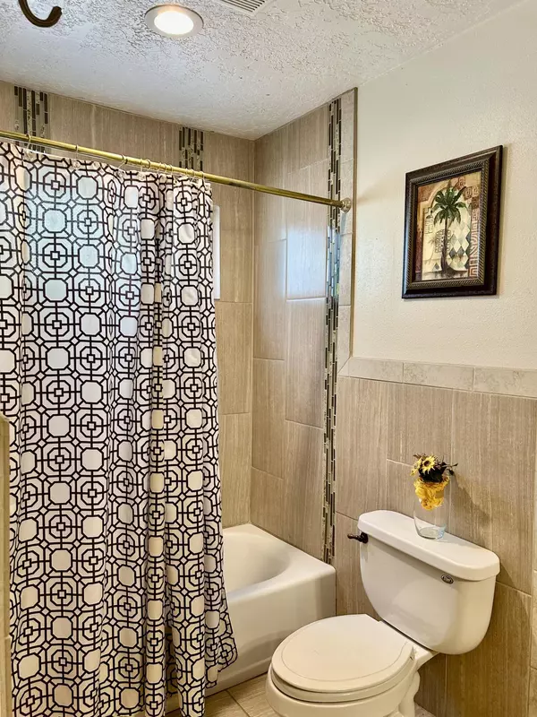 Albuquerque, NM 87121,2724 BARCELONA PL SW