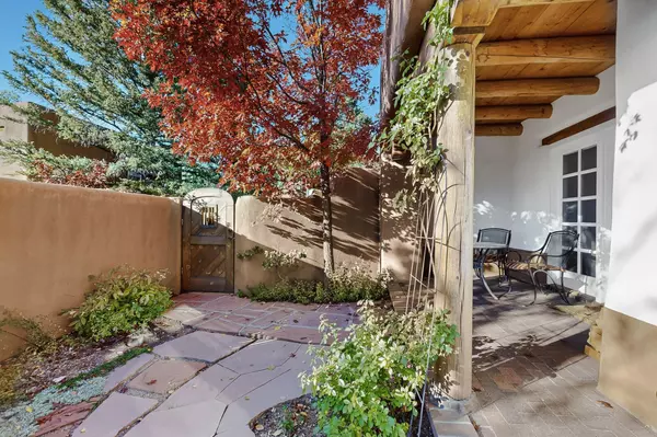 Santa Fe, NM 87501,334 Otero ST #11 - 4