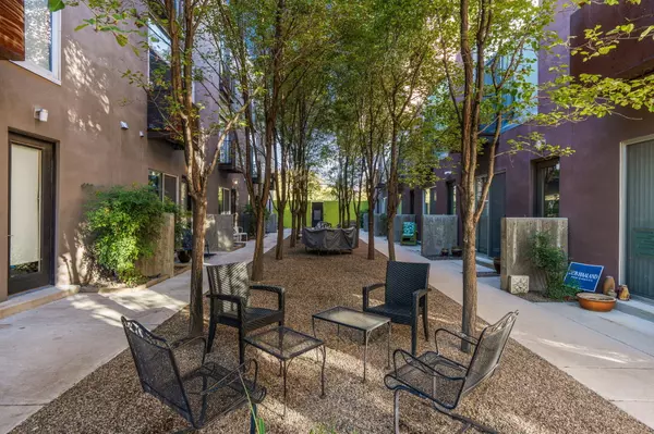 Albuquerque, NM 87102,877 Silver AVE SW